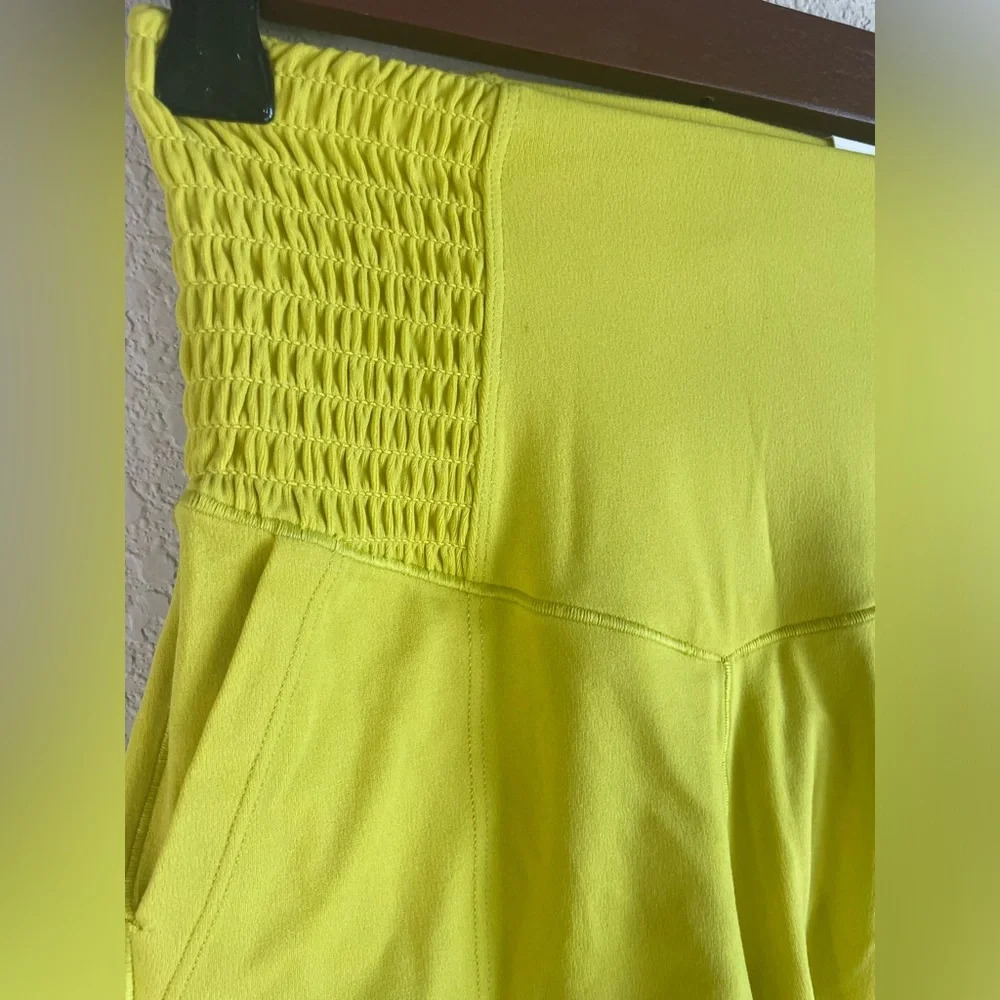 Aerie Offline Real Me Hi-Rise Short Court 4” Biker Short -Chartreuse size XS NWT - Picture 3 of 11